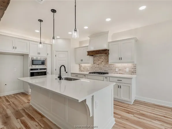 3002 Teller Dr, Bryan, TX 77808