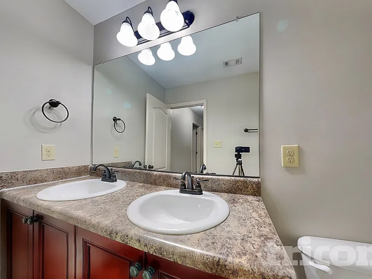 8015 Battle St — Photo 14