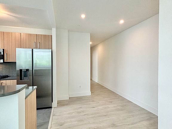 4th image of 229 W 60th St APT 3C