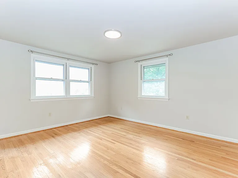 934 Village Rd — Photo 17