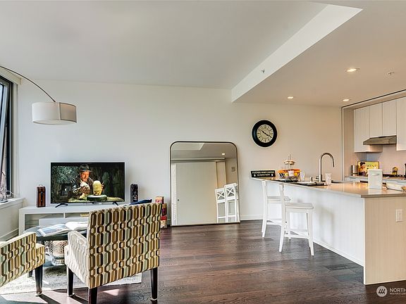 4th image of 590 1st Avenue S #915