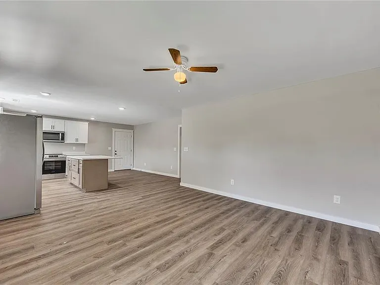 411 Hardy Ave SW — Photo 6