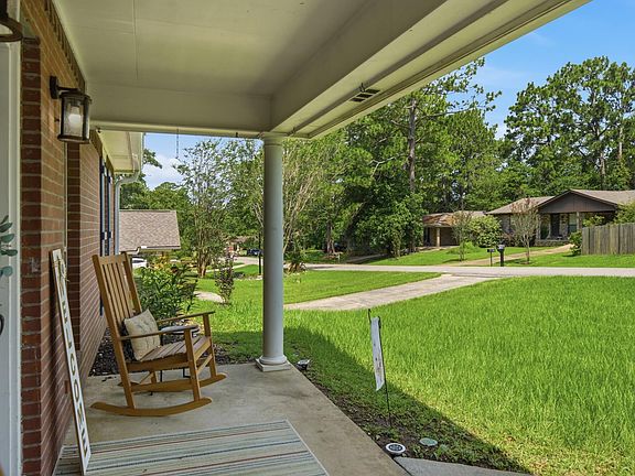 5th image of 102 Howard Dr