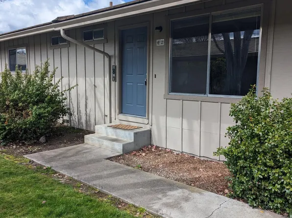 300 Shafer Ln #E2, Jacksonville, OR 97530
