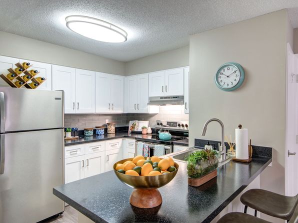 5115 Woodmere Dr #11-303