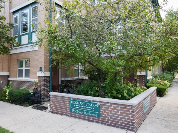255 South Blvd APT 7, Oak Park, IL 60302