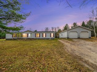6620 Forsyth Dr, Cheboygan, MI 49721