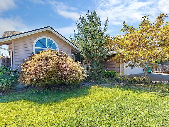4th image of 2713 SW Trinity Way