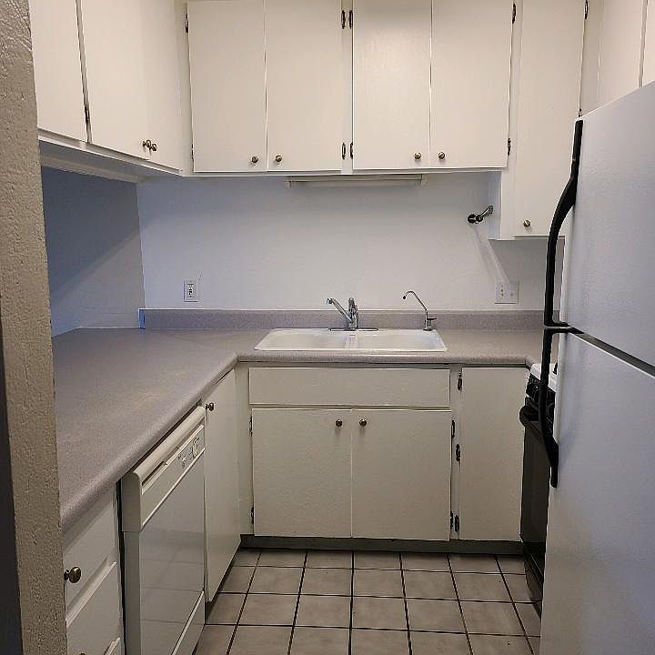 1st image of 812 S Langley Ave