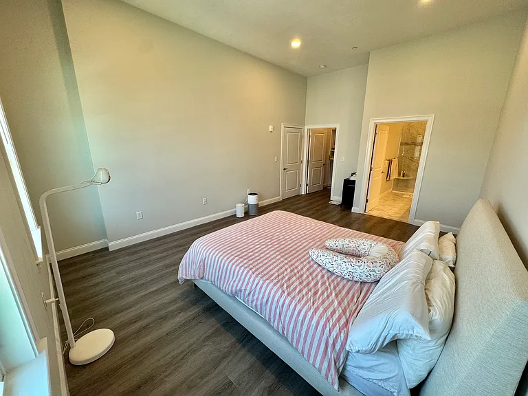 320 Middlesex Ave #D-405 — Photo 17