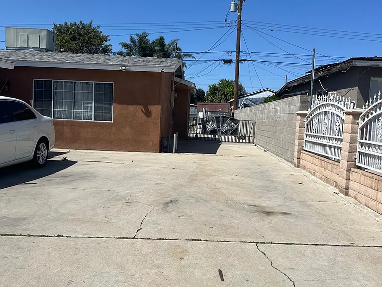 1630 S Monterey Ave — Photo 1