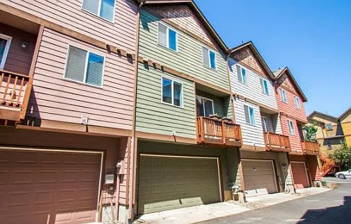 3 bed, 1311 sqft, $2,340 — Photo 2