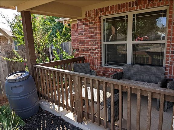 3rd image of 2508 Black Oaks Cir