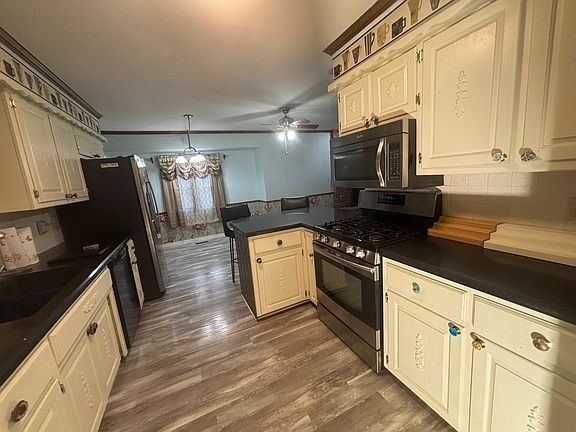 5th image of 134 S Westfield St