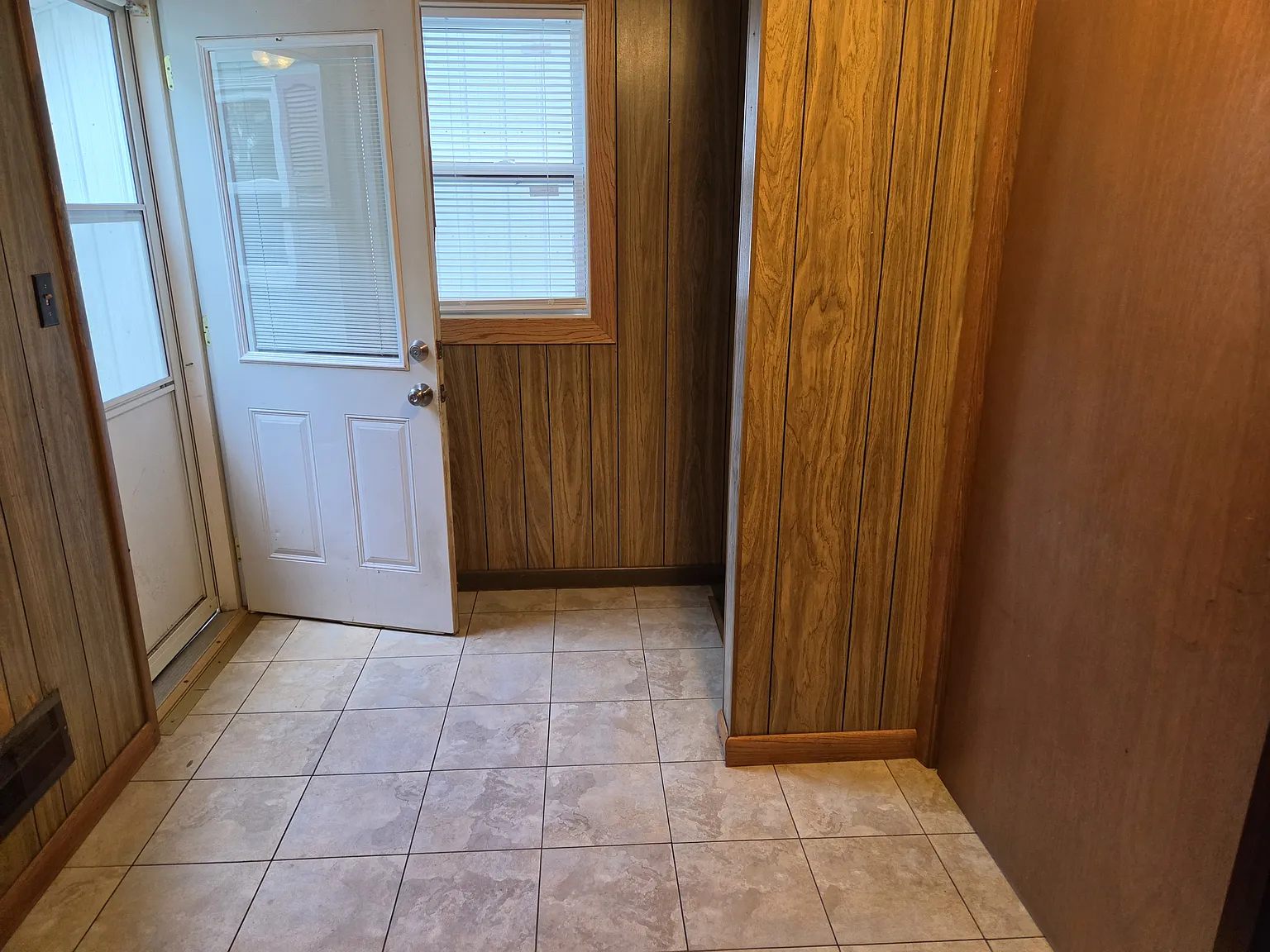 3 bed, 1899 sqft, $1,800 — Photo 3