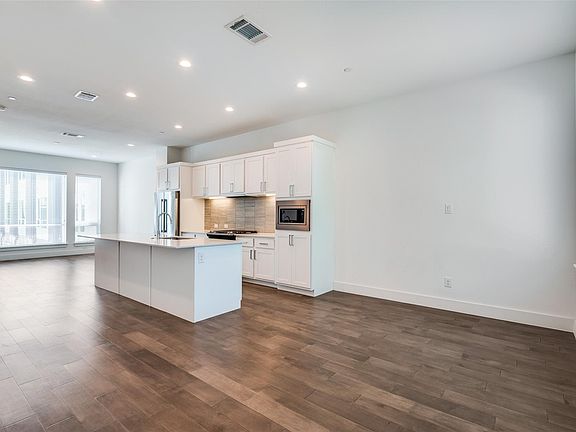 3rd image of 1771 McCoy St Suite 303