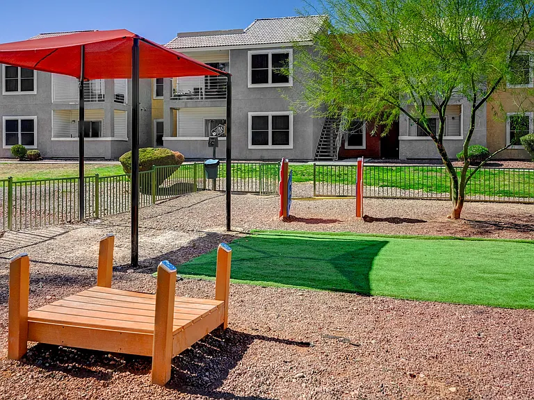 Citrus Apartments — Photo 24