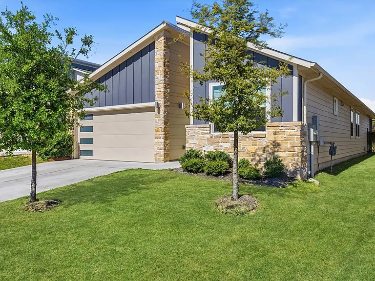 7416 Sagira Path — Photo 2