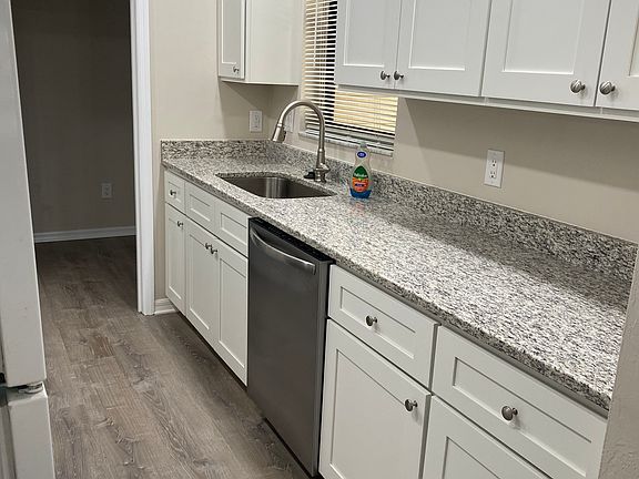 4th image of 401 E Hartford St APT 6A