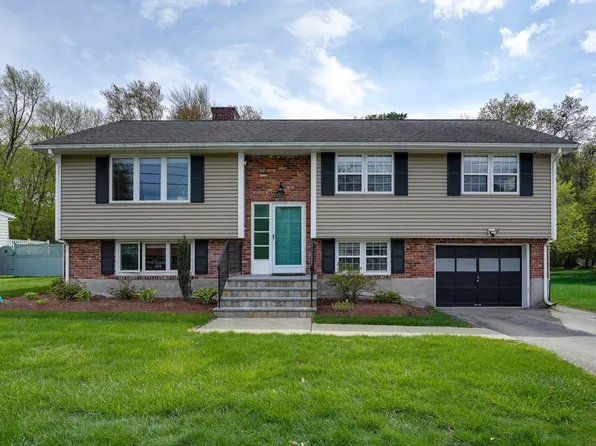 7 Parliament Ln, Woburn, MA 01801