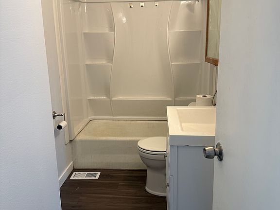 3rd image of 5914 N Greenwood Blvd