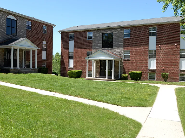 Colony Hill Apartments & Townhomes — Photo 10