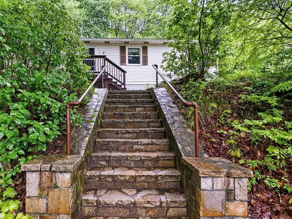 2 Oswald St, Worcester, MA 01607