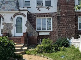 328 Cochran Pl #33, Valley Stream, NY 11581