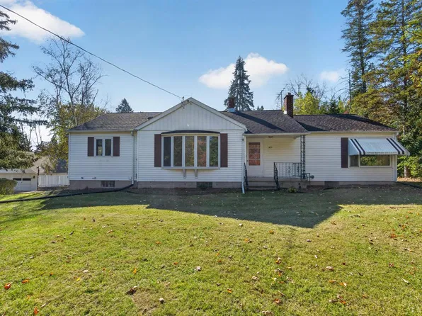 857 Riverview DRIVE, West Bend, WI 53095