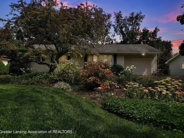 117 Woodhaven Dr, Lansing, MI 48917
