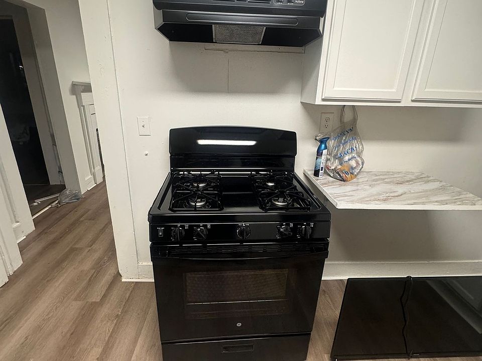 2nd image of 1123 Myrtle St SW