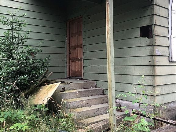 4th image of 19815 SE 384th St
