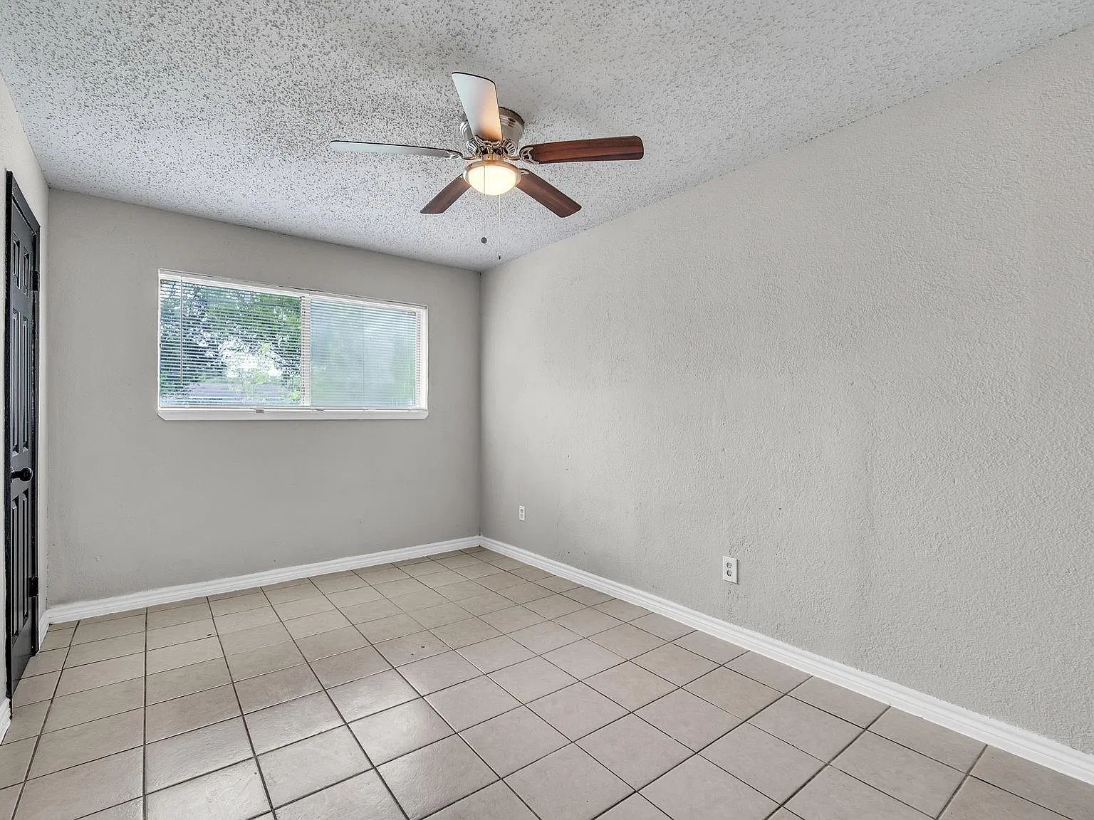 4 bed, 2.0 bath, 1254 sqft, $1,750 — Photo 2