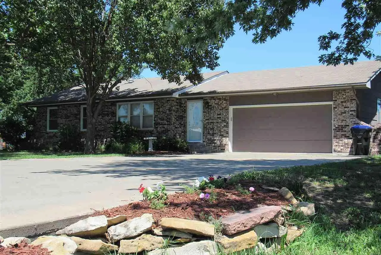 5 bed, 2088 sqft, $2,850 — Photo 1