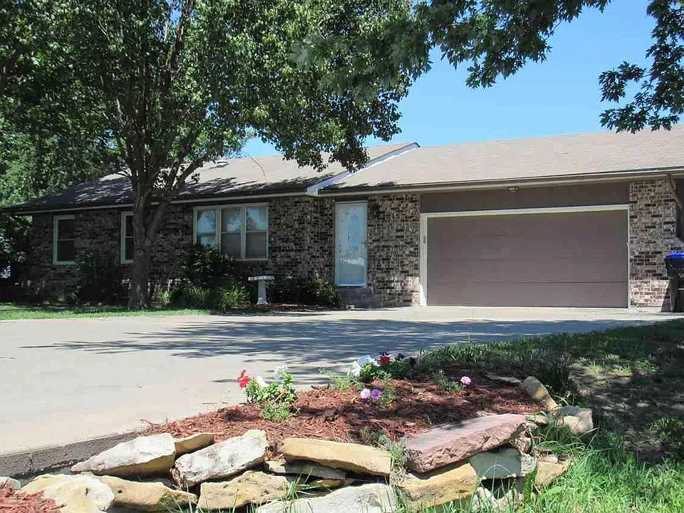 2700 SW Sacramento Dr