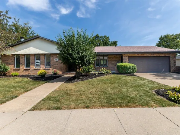 2942 Fox Hollow Dr, Dubuque, IA 52001