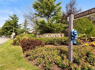51 Northgate Cir, Melville, NY 11747