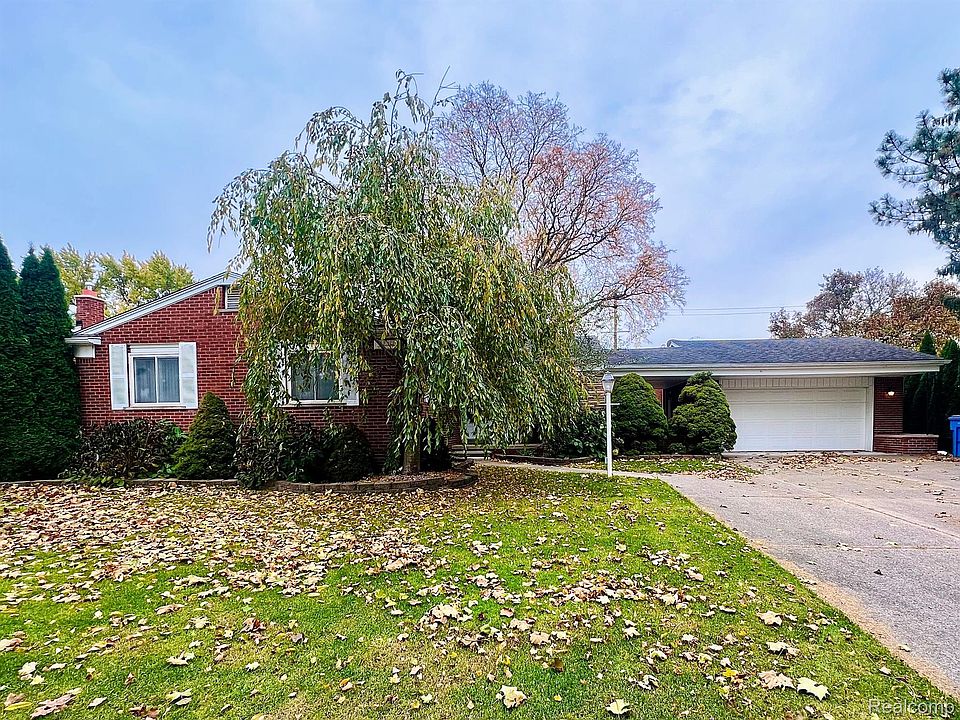 1st image of 20231 River Oaks Dr