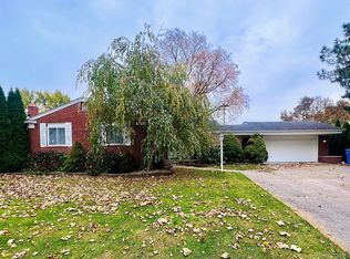 20231 River Oaks Dr, Dearborn Heights, MI 48127