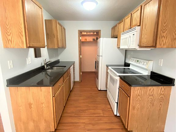 3rd image of 221 19th St E