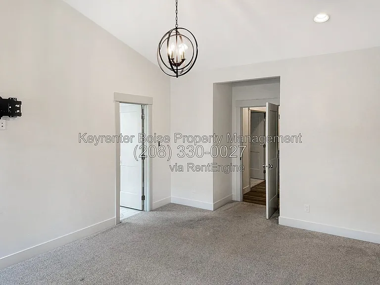 1440 W Cerulean St — Photo 13