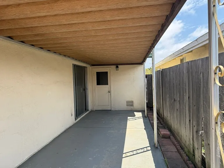 583 Bridge St — Photo 7