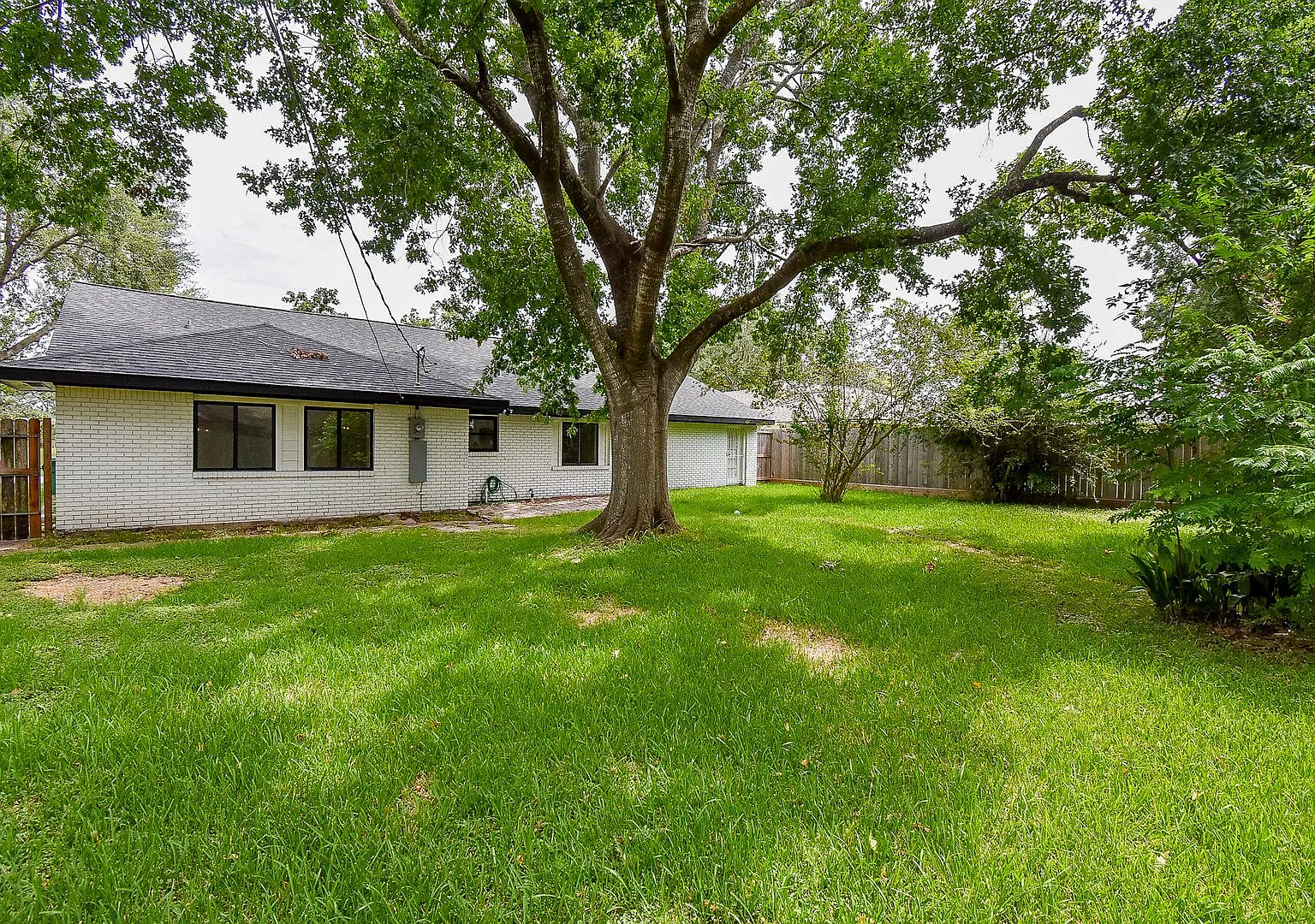 5019 Stillbrooke Dr, Houston, TX 77035 — Photo 4