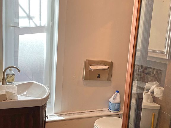 5th image of 57 W 16th St #3R