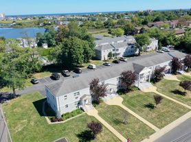 582 Patten Ave