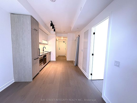 5th image of 91 Montclair Ave #1703