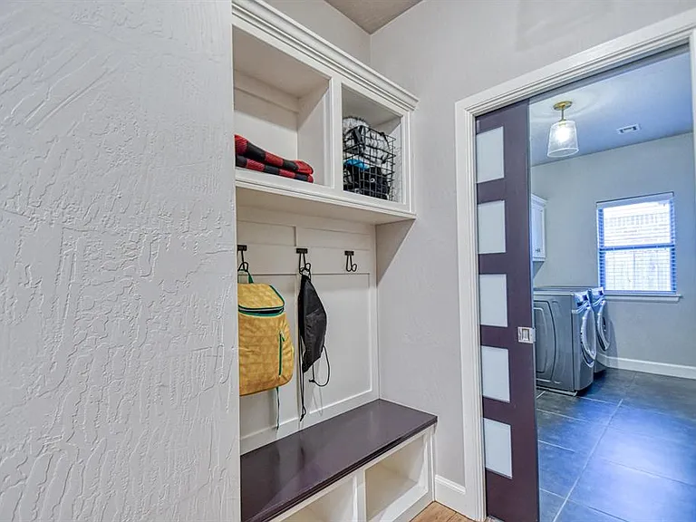 2325 Rivercross Ct — Photo 24
