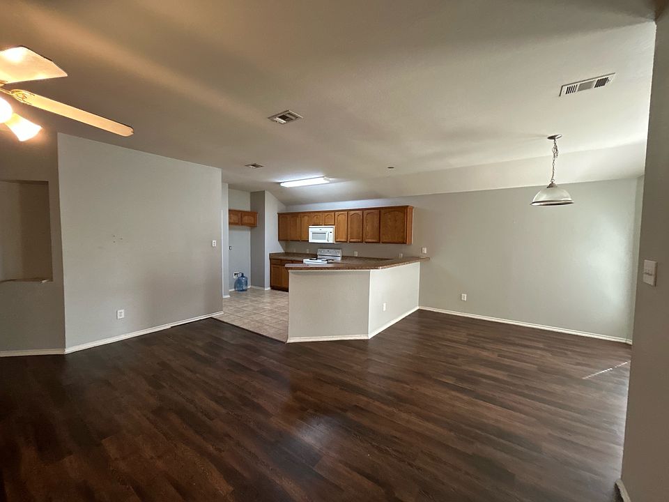 1st image of 516 Dogwood Dr
