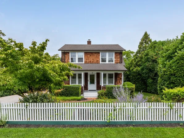 17 New Jersey Ave, Bellport, NY 11713