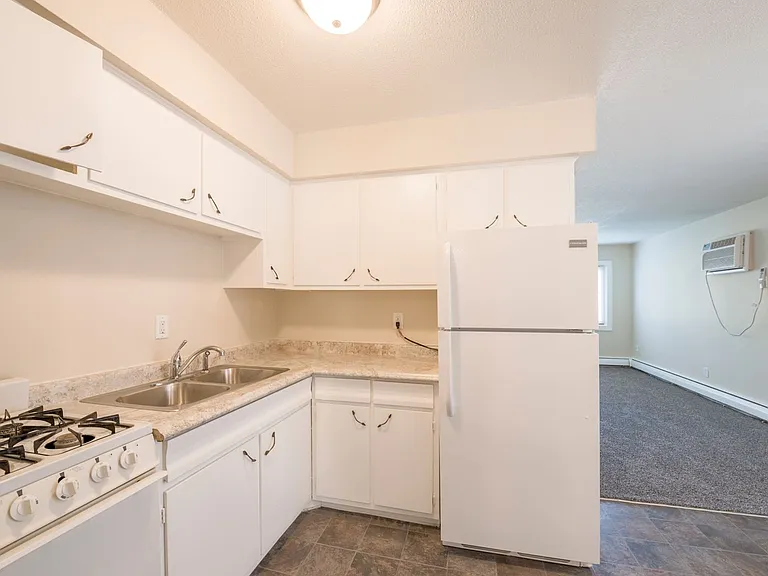 3040 Pleasant Ave — Photo 3